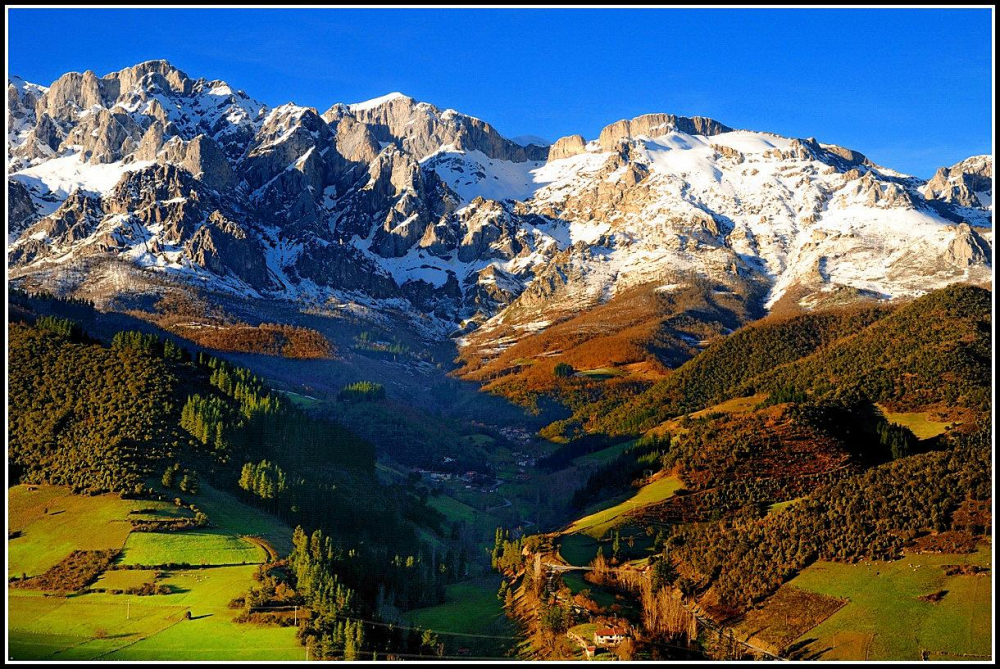 Picos de Europa National Park, Asturias, Spain скачать