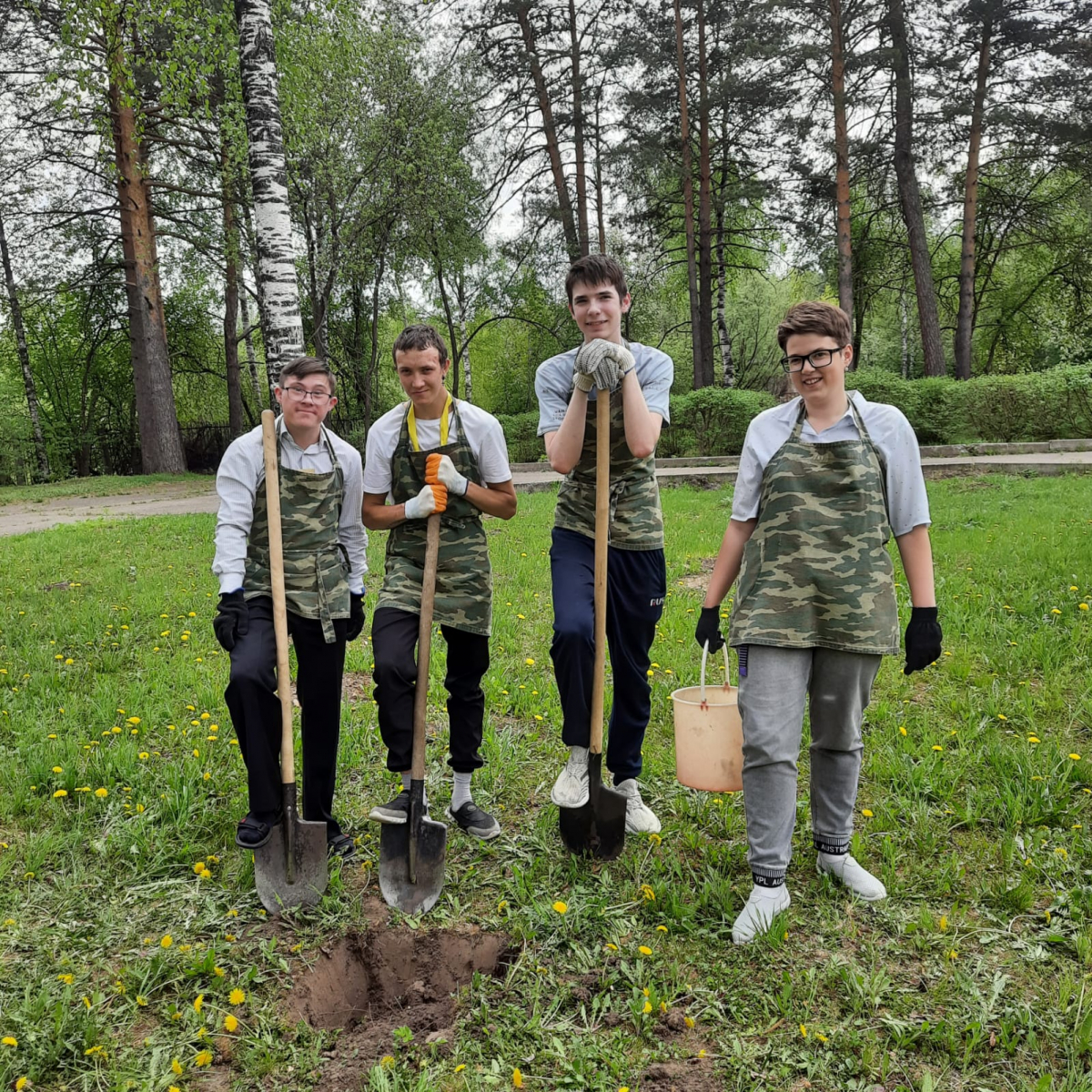 Аллея выпускников в школе дизайн