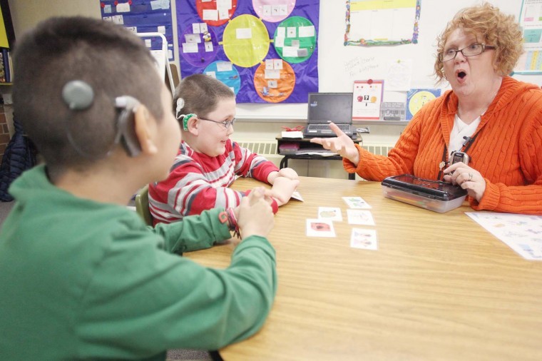 Слабослышащие и позднооглохшие обучающиеся. Дети с нарушением слуха.. Занятия с глухими детьми. Занятия с детьми с нарушением слуха. Дошкольники с нарушением слуха.